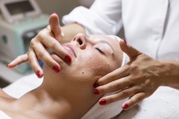 cosmetology-procedure-beauty-studio